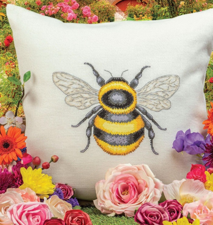 free bee cross stitch pattern by www.feedourlife.blog